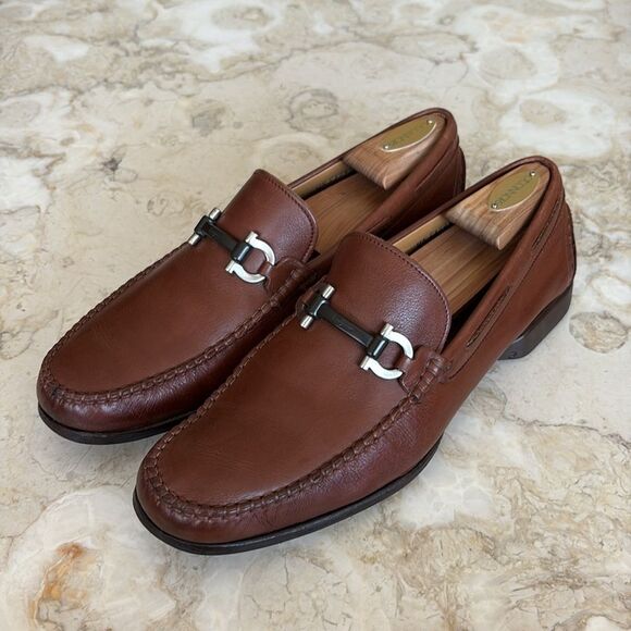 Salvatore Ferragamo Leather Gancini Buckle Loafers - Picture 4 of 16